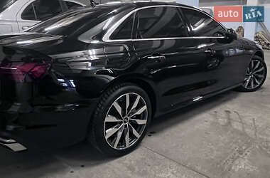 Седан Audi A4 2022 в 