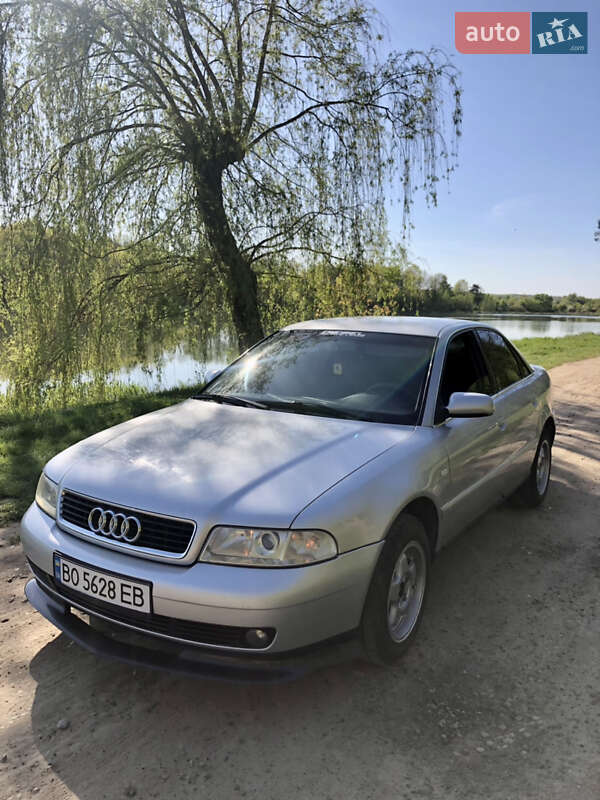 Седан Audi A4 1999 в Тлумачі