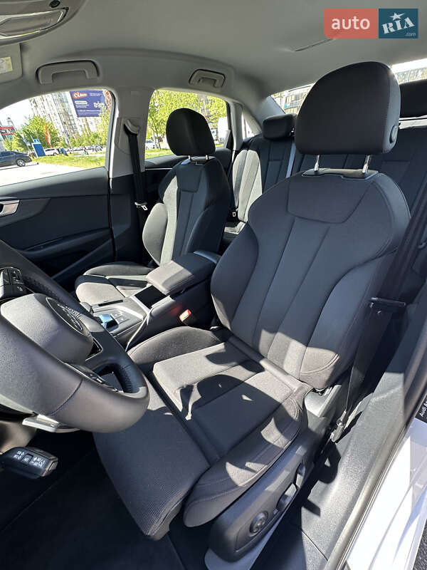 Седан Audi A4 2024 в Киеве