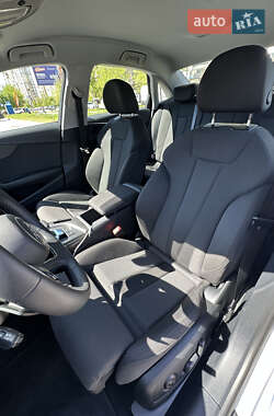 Седан Audi A4 2024 в 