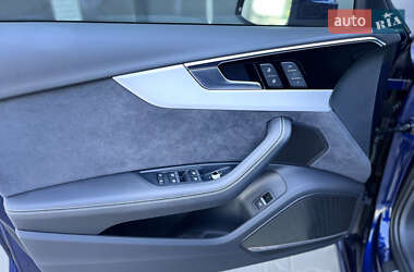 Седан Audi A4 2022 в 