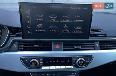 Седан Audi A4 2022 в 