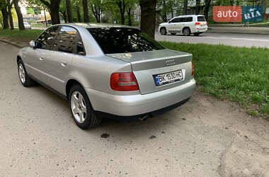 Седан Audi A4 2000 в 