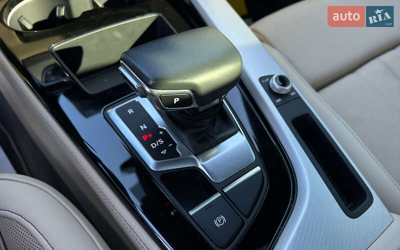 Седан Audi A4 2019 в Львові