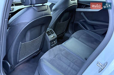 Седан Audi A4 2020 в 