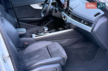 Седан Audi A4 2020 в 