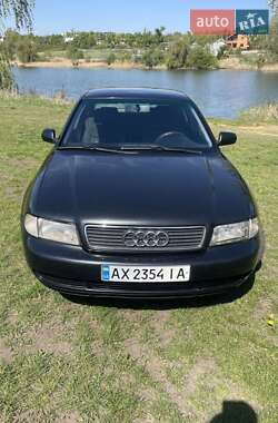 Седан Audi A4 1998 в 