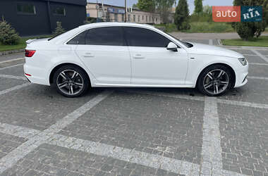 Седан Audi A4 2017 в 