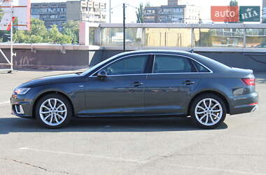 Седан Audi A4 2019 в 
