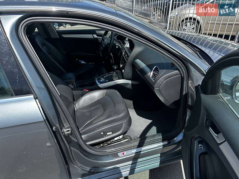 Седан Audi A4 2013 в Ровно