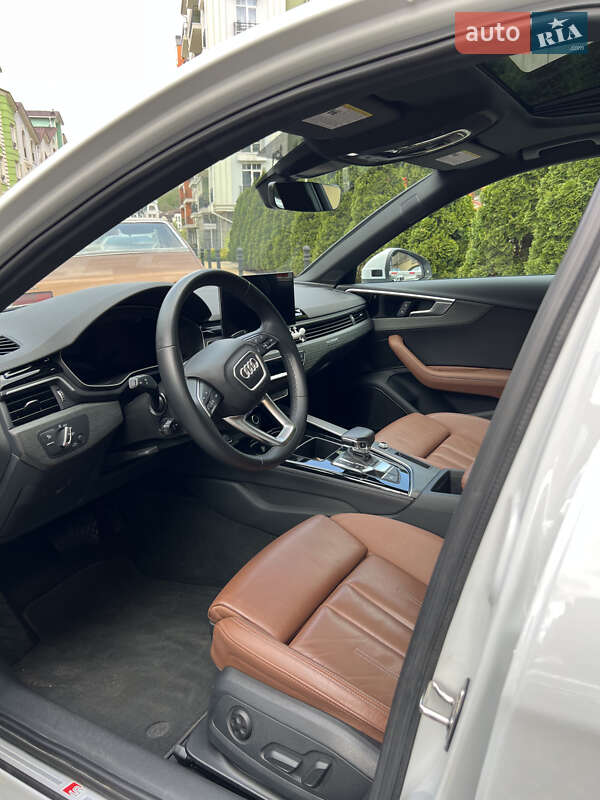 Седан Audi A4 2022 в Киеве