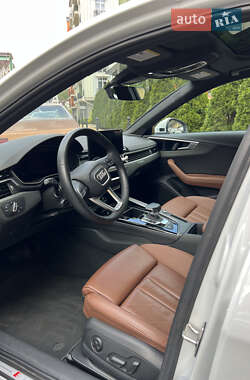 Седан Audi A4 2022 в 