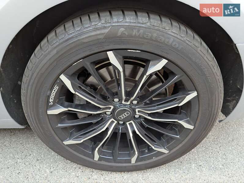 Седан Audi A4 2017 в Киеве