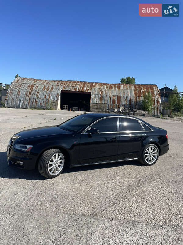 Седан Audi A4 2014 в Киеве