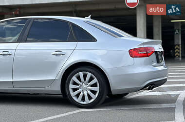 Седан Audi A4 2012 в 