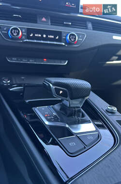 Седан Audi A4 2023 в 