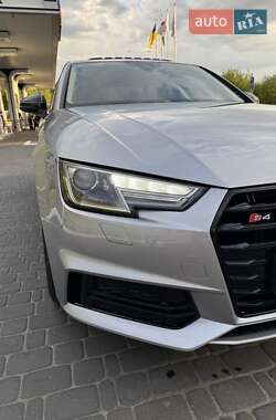 Седан Audi A4 2016 в 