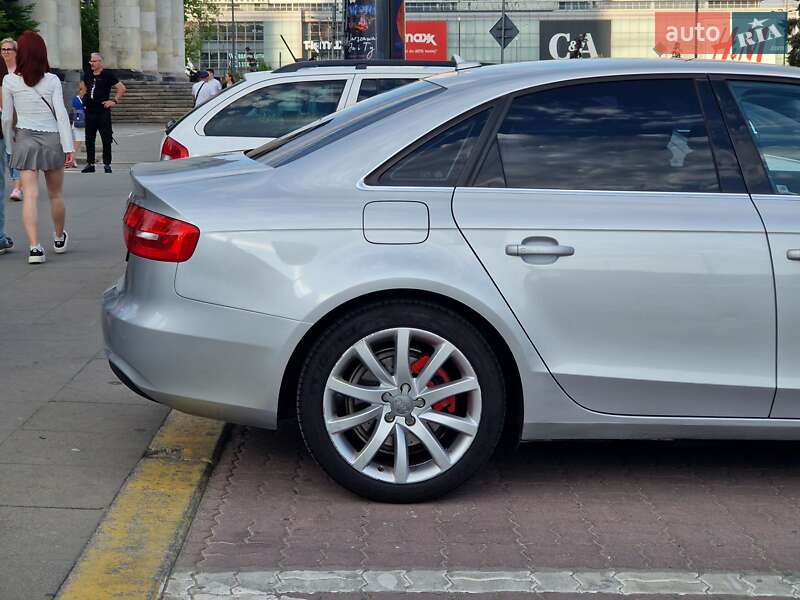 Седан Audi A4 2013 в Киеве