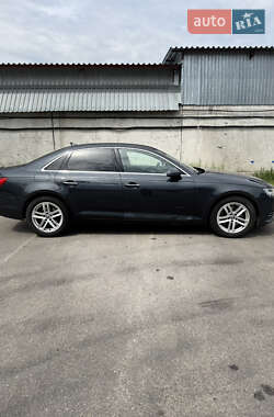 Седан Audi A4 2015 в 