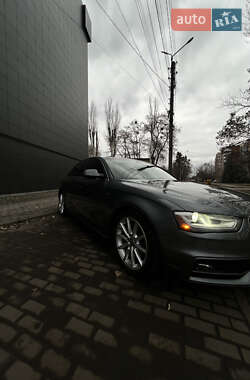 Седан Audi A4 2014 в 