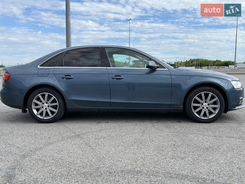 Седан Audi A4 2015 в Львове