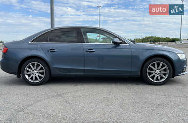 Седан Audi A4 2015 в 