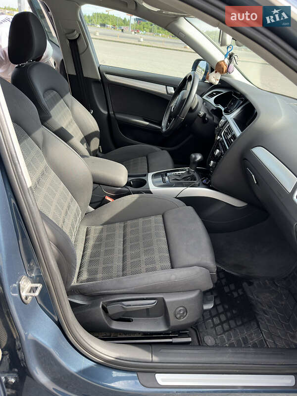 Седан Audi A4 2015 в Львове