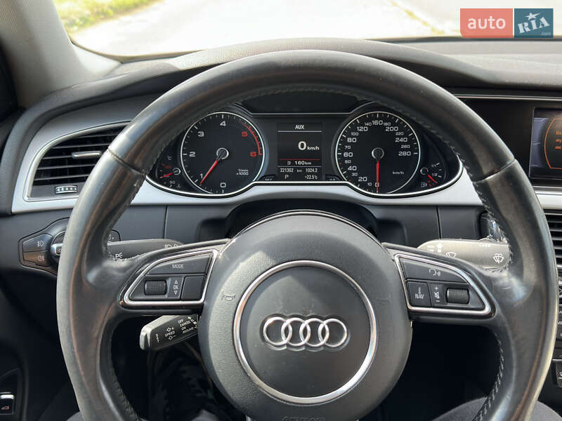 Седан Audi A4 2015 в Львове