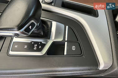 Седан Audi A4 2016 в 