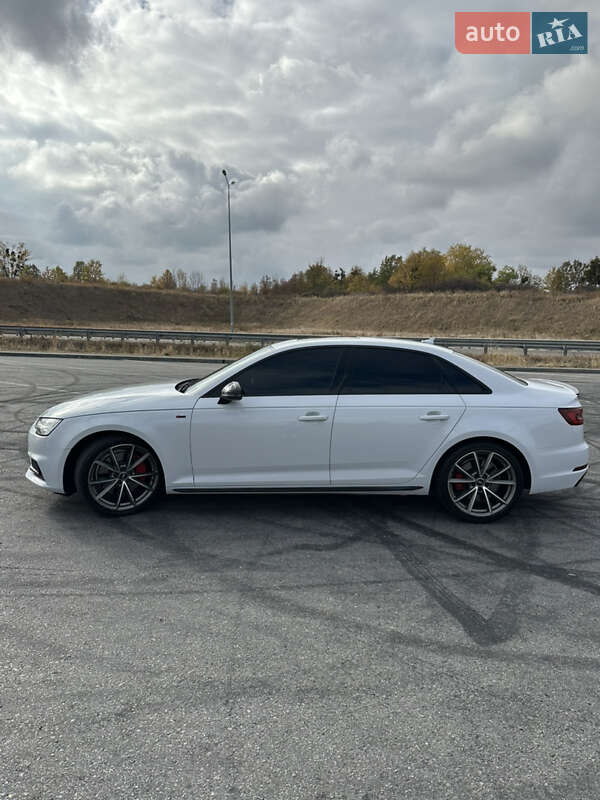 Седан Audi A4 2017 в Полтаві