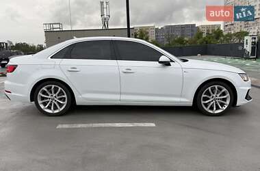 Седан Audi A4 2019 в 