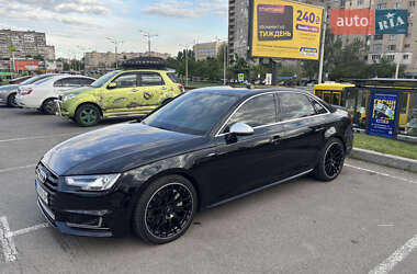 Седан Audi A4 2017 в 
