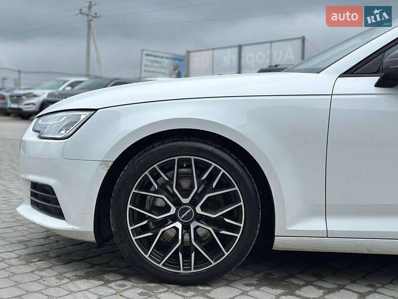 Седан Audi A4 2019 в Львові
