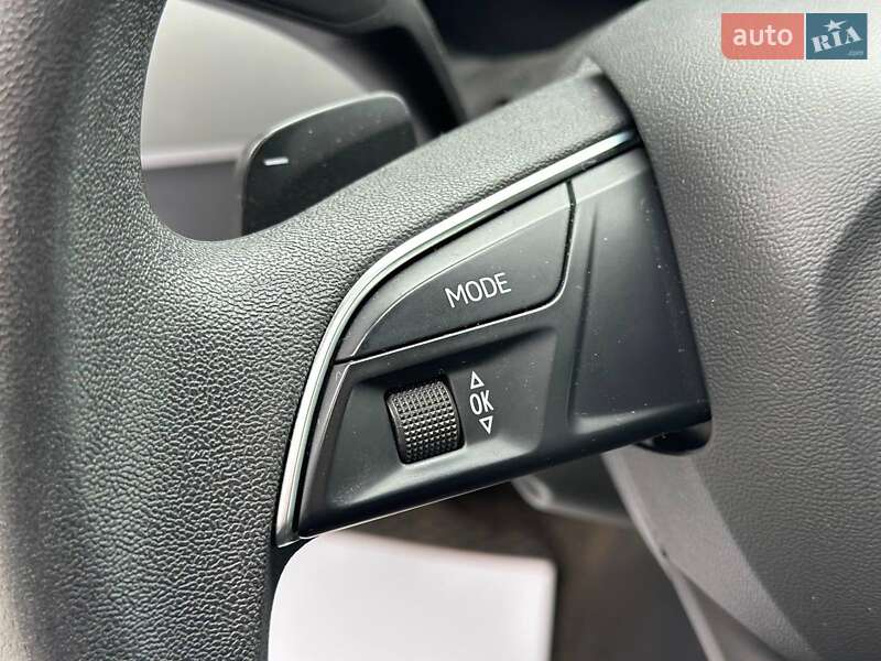 Седан Audi A4 2019 в Львові