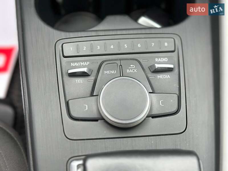 Седан Audi A4 2019 в Львові