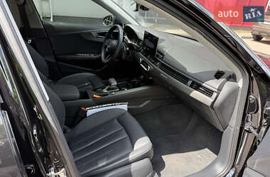 Седан Audi A4 2020 в 