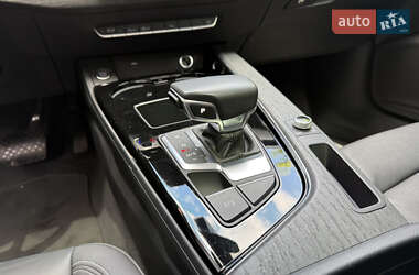 Седан Audi A4 2020 в 