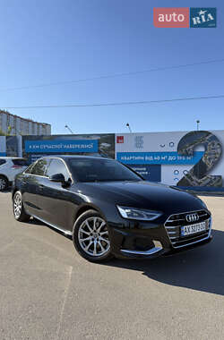 Седан Audi A4 2020 в 