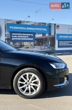 Седан Audi A4 2020 в 
