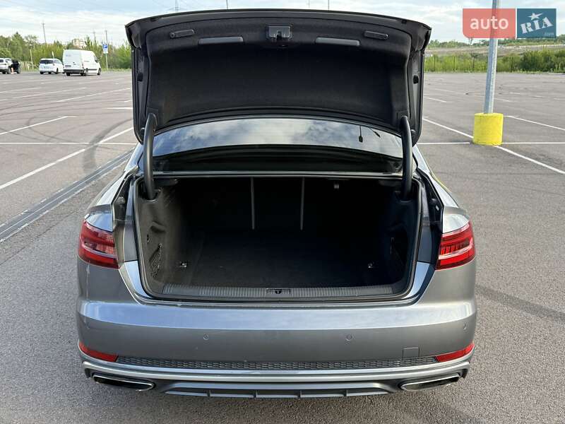 Седан Audi A4 2019 в Рівному