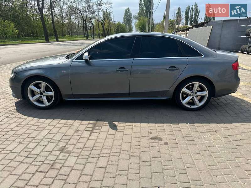 Седан Audi A4 2011 в Никополе