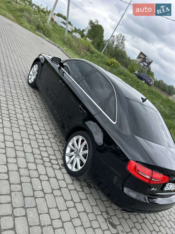 Седан Audi A4 2013 в Львове