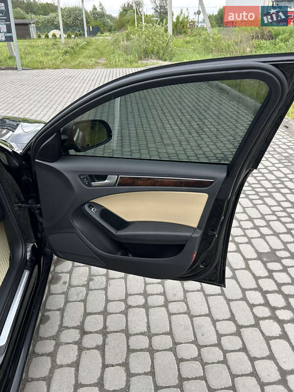 Седан Audi A4 2013 в Львове