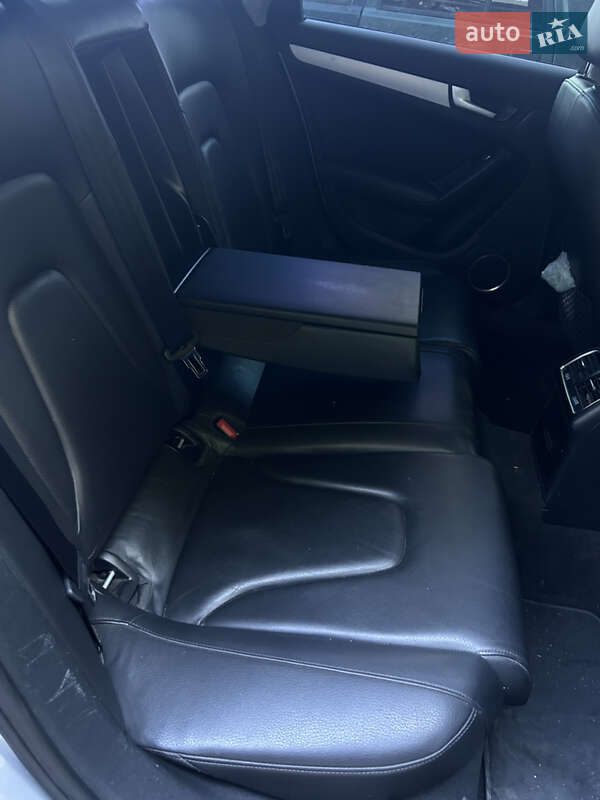 Седан Audi A4 2012 в Тернополе