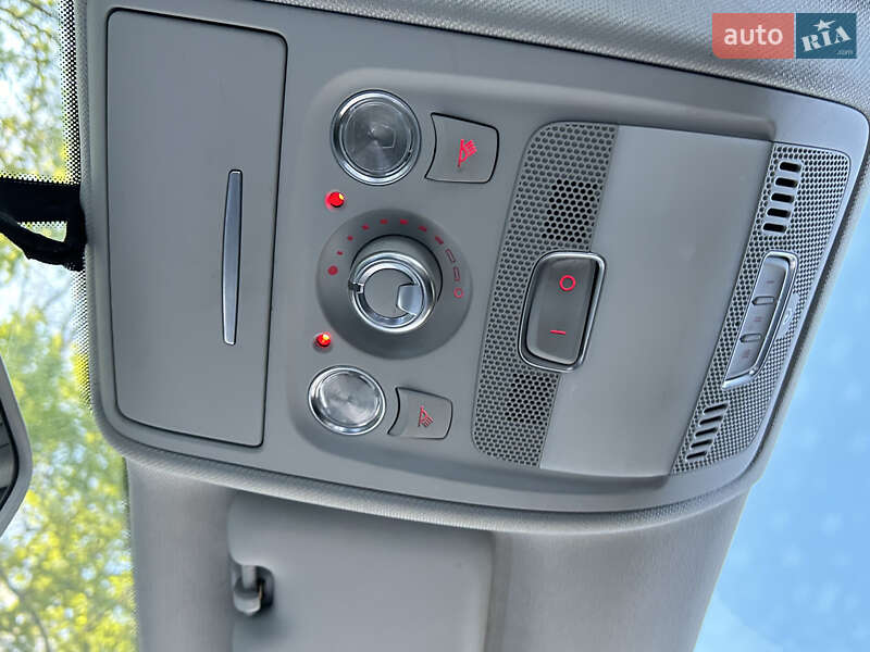 Седан Audi A4 2012 в Тернополе