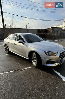 Седан Audi A4 2021 в 