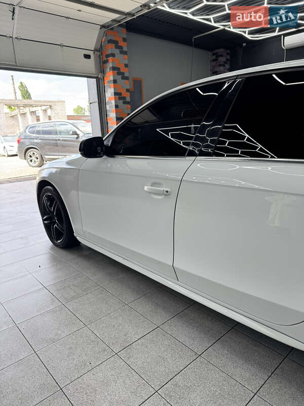Седан Audi A4 2013 в Житомире
