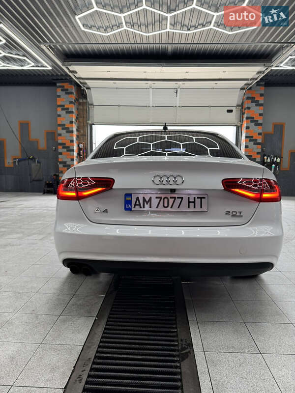 Седан Audi A4 2013 в Житомире