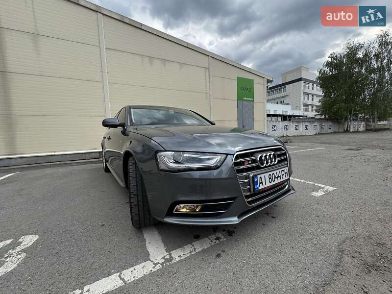 Седан Audi A4 2014 в Києві