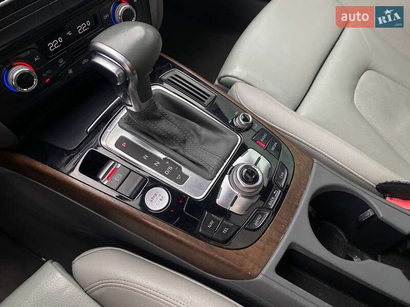 Седан Audi A4 2013 в Львове